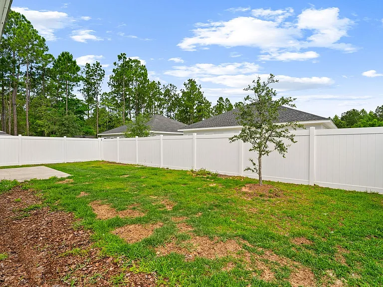 170 Bradford Ct — Photo 32