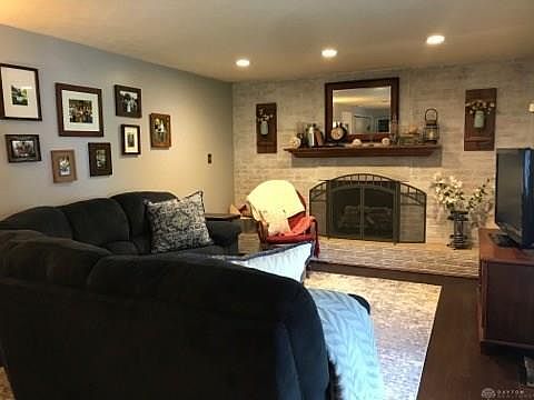 4th image of 1008 Derringer Dr
