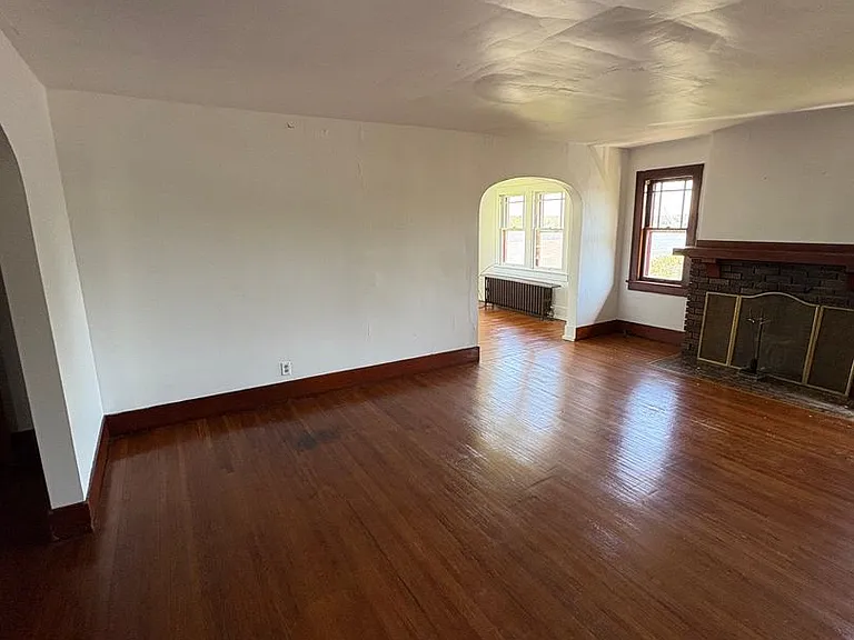 1146 S 21st St — Photo 3