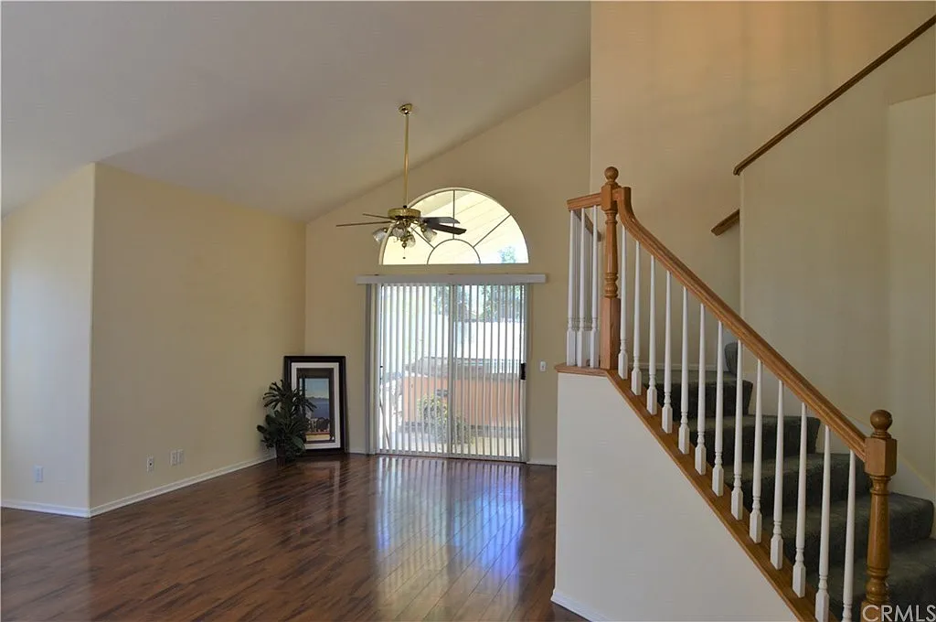 4 bed, 1976 sqft, $2,850 — Photo 2