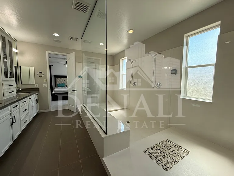 1729 W Myrna Ln — Photo 20