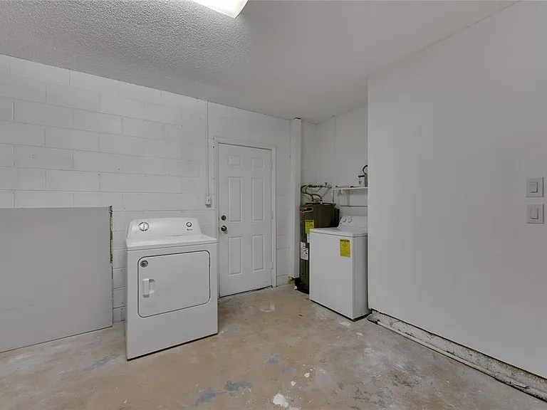 527 Fox Run Trl — Photo 43