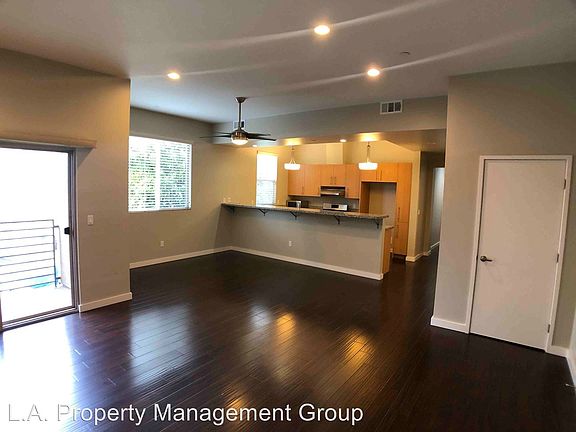 3rd image of 6428 Woodley Ave APT 4