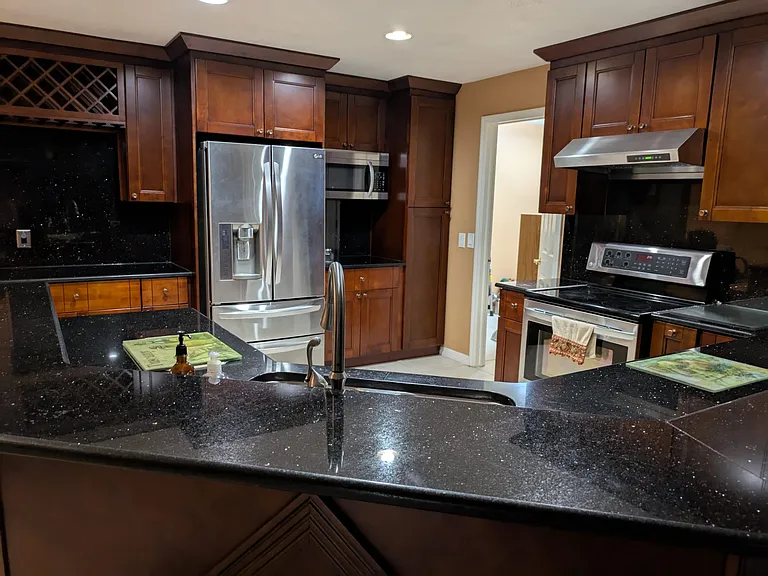 1601 Palace Ct — Photo 2