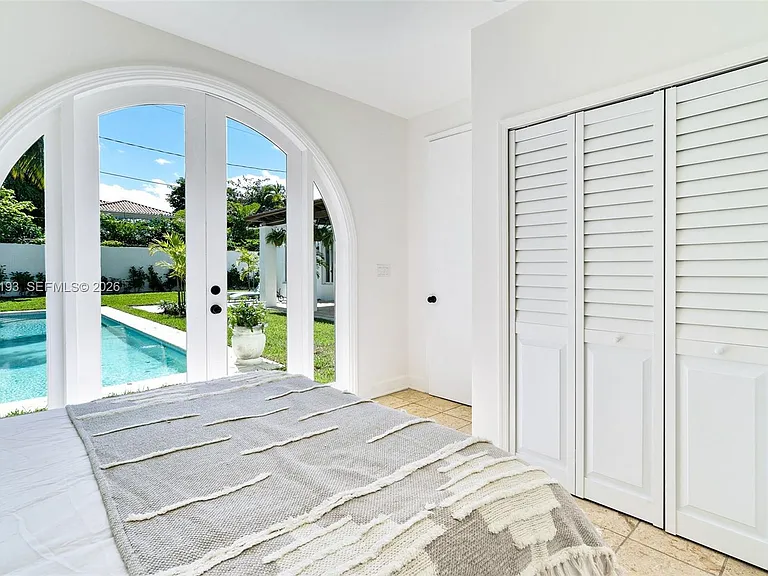3930 Crawford Ave — Photo 4