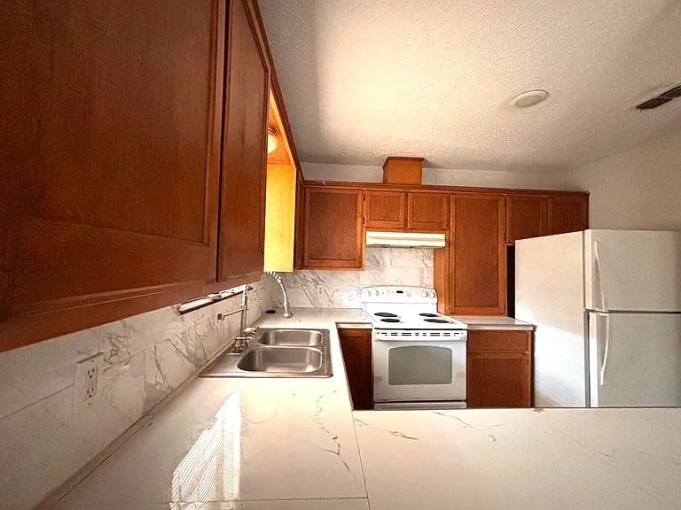 2210 W Elisa Ln — Photo 51