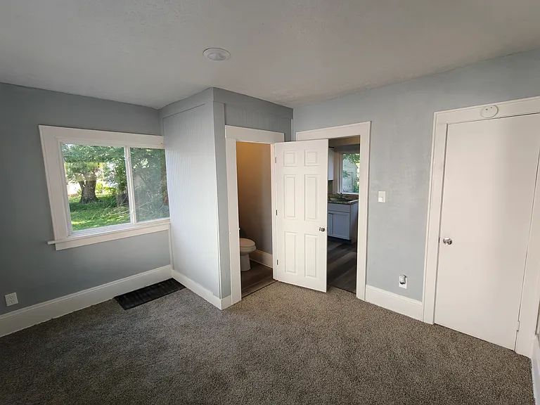 1252 W Waterloo Rd — Photo 6