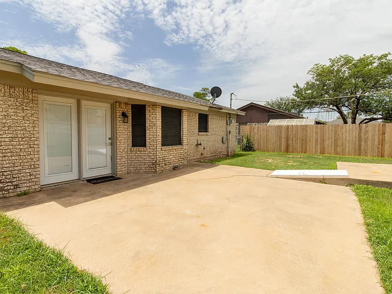 1020 Foley Ave — Photo 30