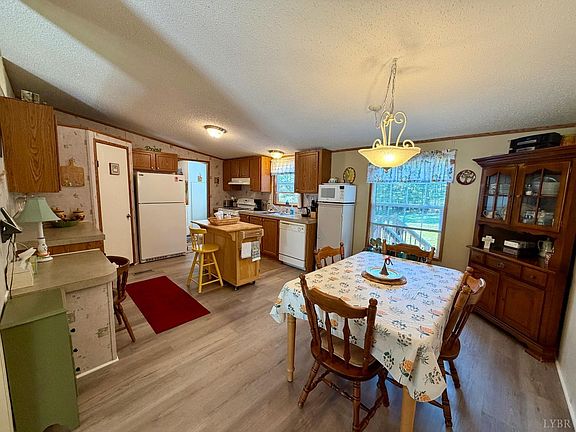 5th image of 567 Columbus Rd