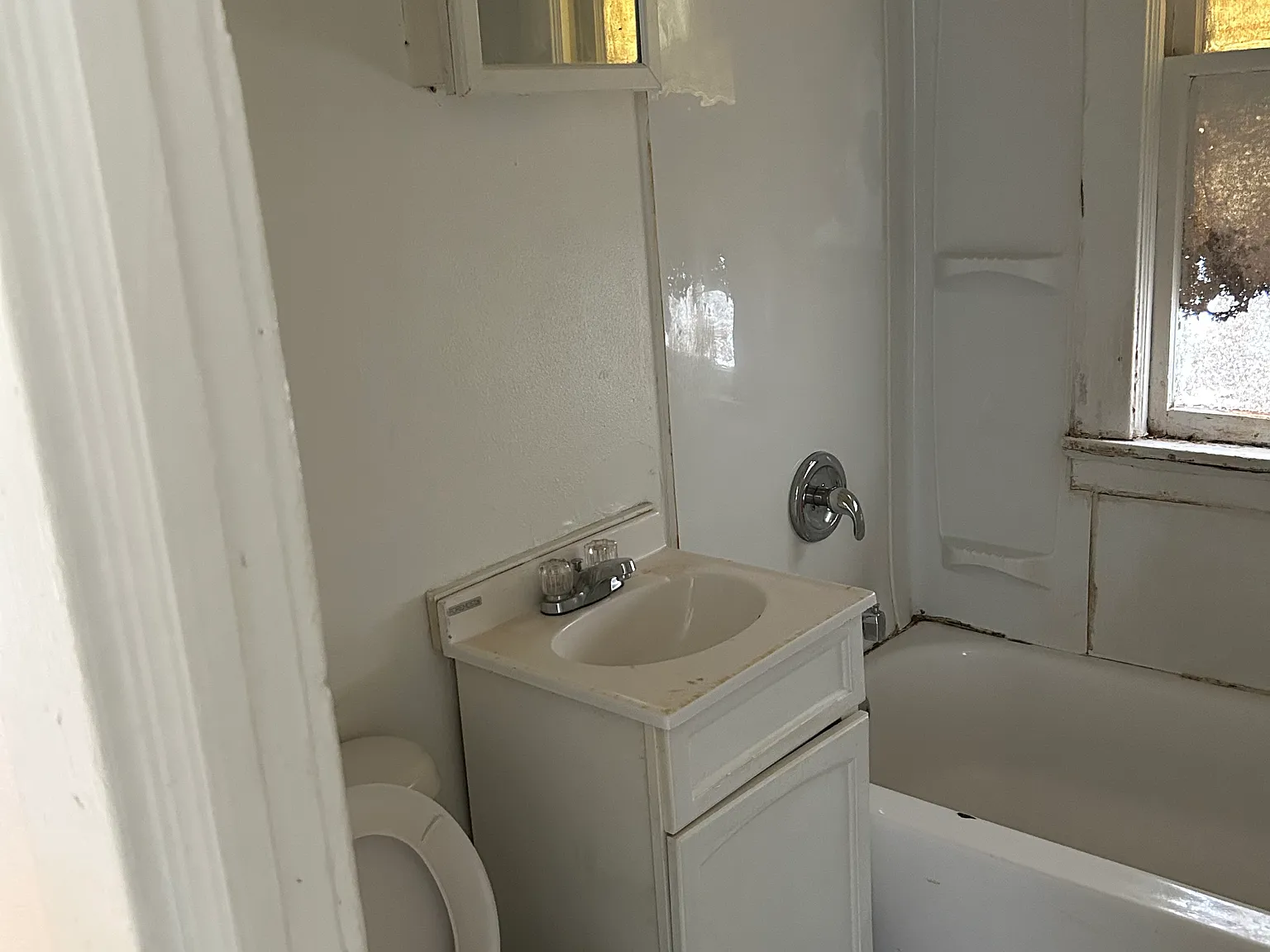 3 bed, $975 — Photo 1