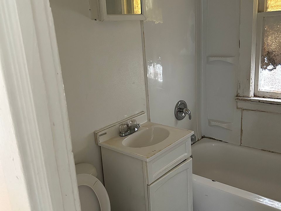 1st image of 2910 N 29th St #2