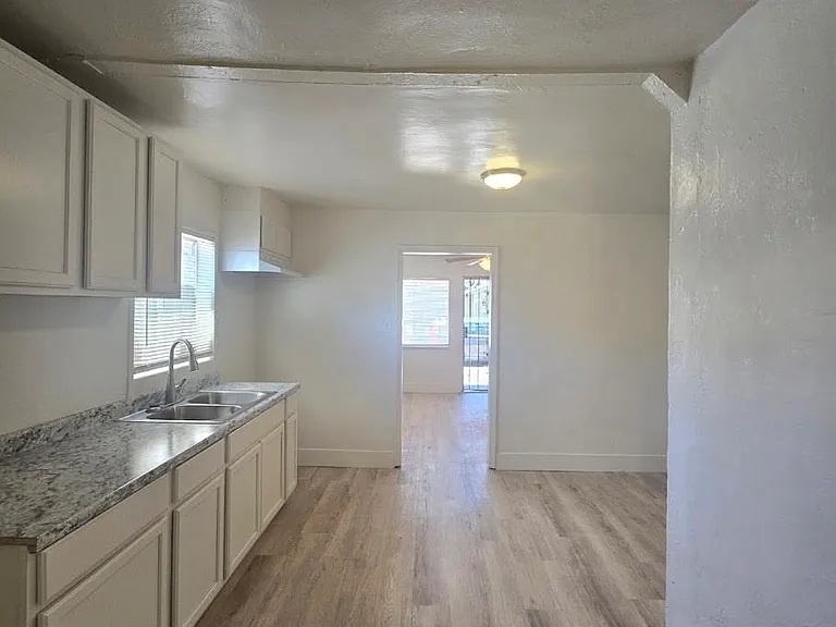 205 Santa Cruz St — Photo 11