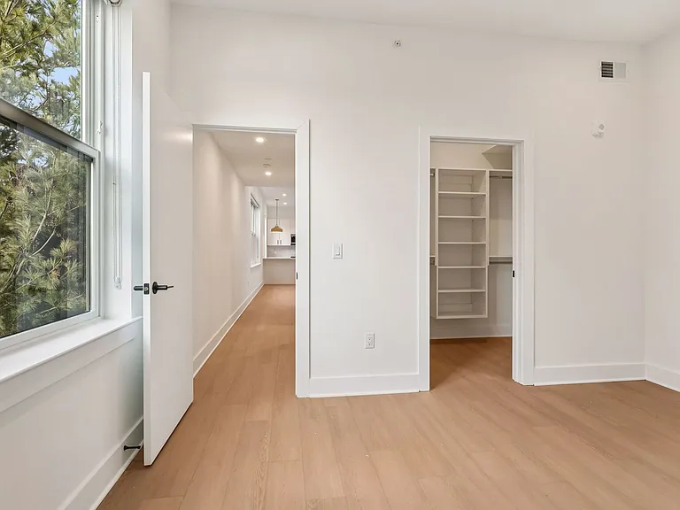20 West — Photo 286