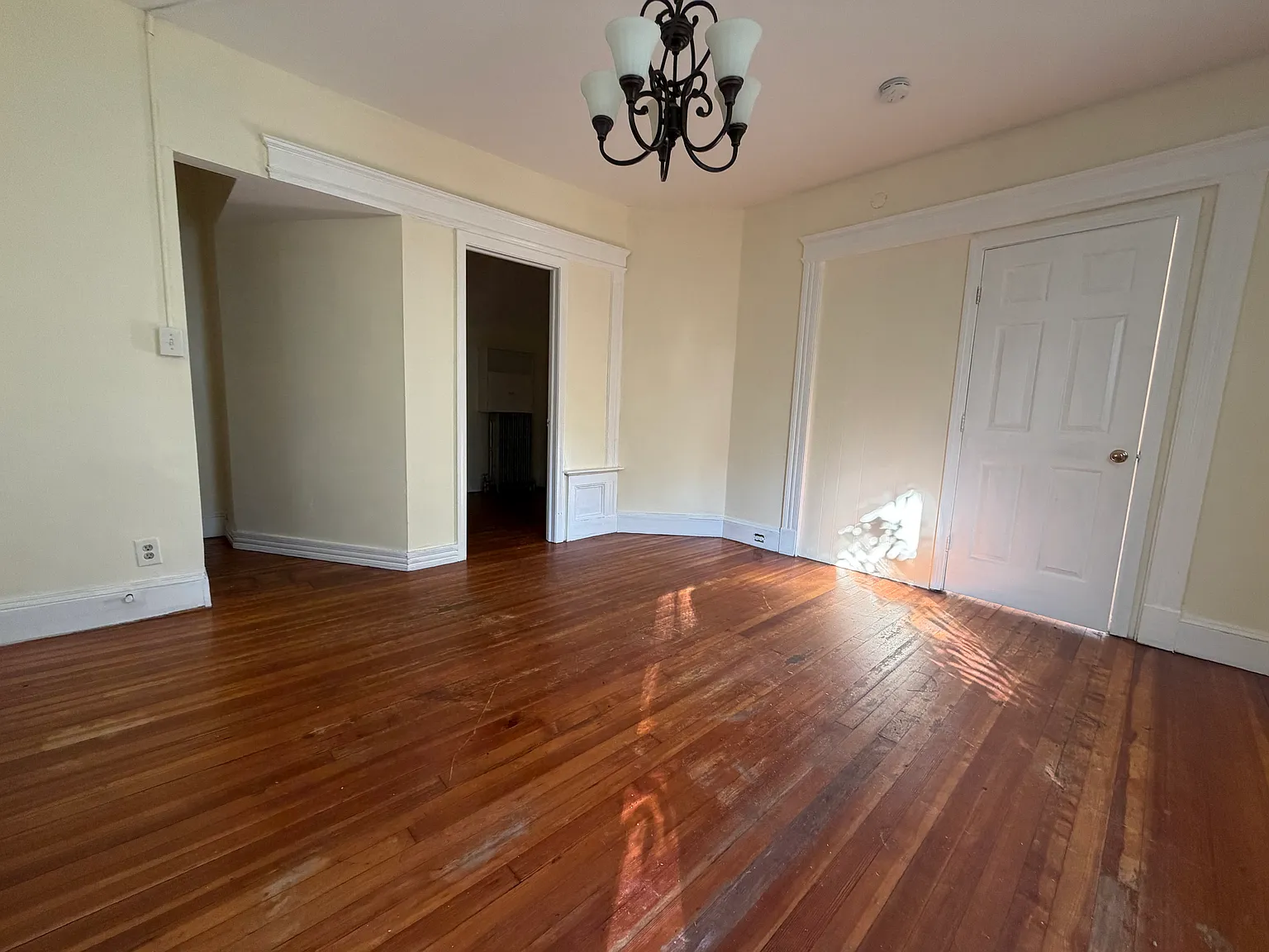 3 bed, 1000 sqft, $1,545 — Photo 2