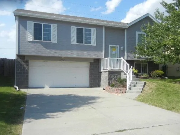 18704 R St, Omaha, NE 68135