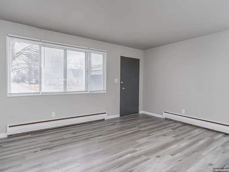 1004 Main St. — Photo 3