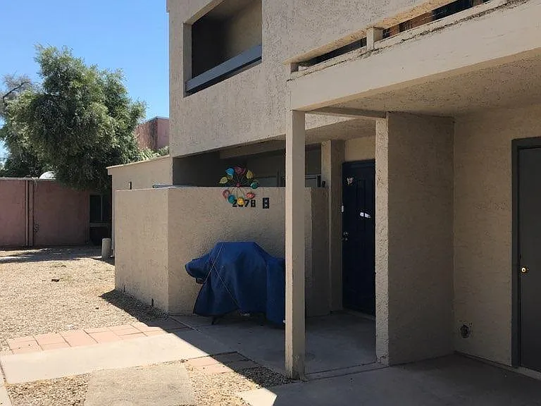 2674 N 43rd Ave #B — Photo 4