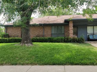 761 Blessing Creek Dr, Euless, TX 76039