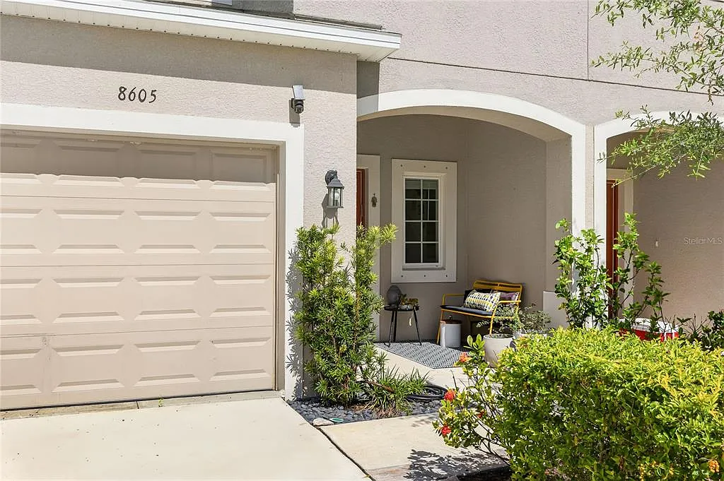 3 bed, 2.5 bath, 1373 sqft, $5,800 — Photo 3