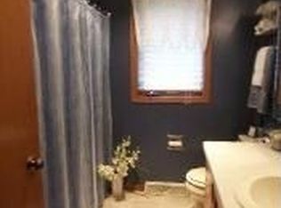 129 Columbia St NW, Poplar Grove, IL 61065