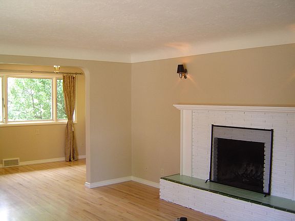 2nd image of 223 W 22nd Ave