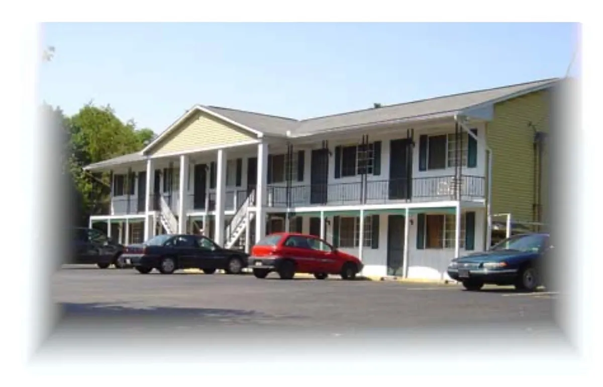 Building Photo - 114 Oakview Dr #9