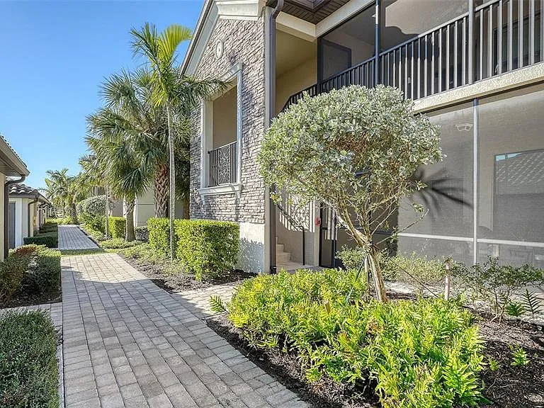 5537 Palmer Cir #201 — Photo 5