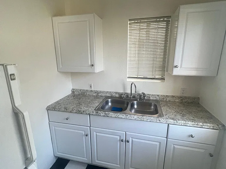 1927 Bonsallo Ave #4 — Photo 12