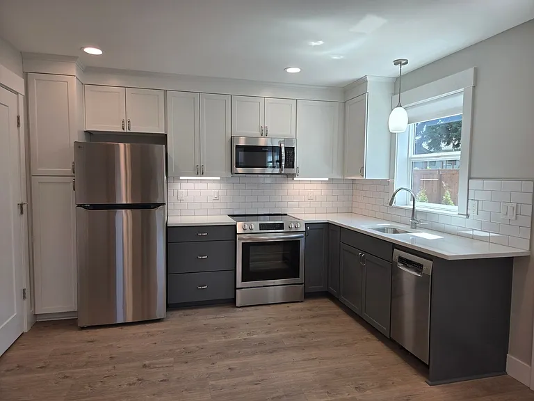 9136 N Portsmouth Ave — Photo 3