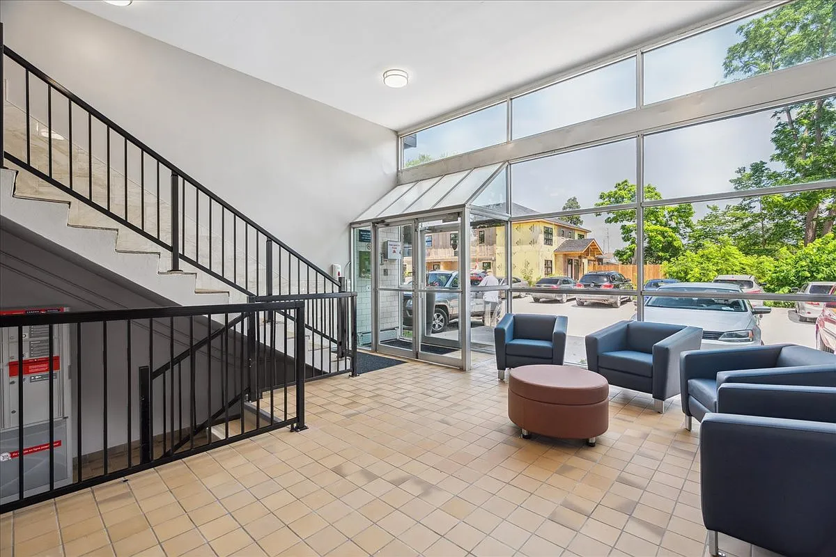 435 Grey Street — Photo 1