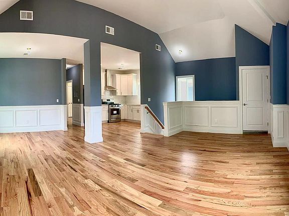 5th image of 440 Eltingville Blvd