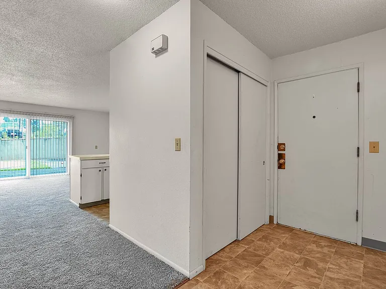 Barbur Place SE Portland — Photo 15