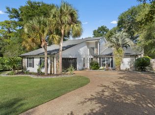 101 Hands Cove Ln, Shalimar, FL 32579