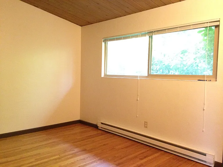 2350 Beacon Ave S — Photo 33