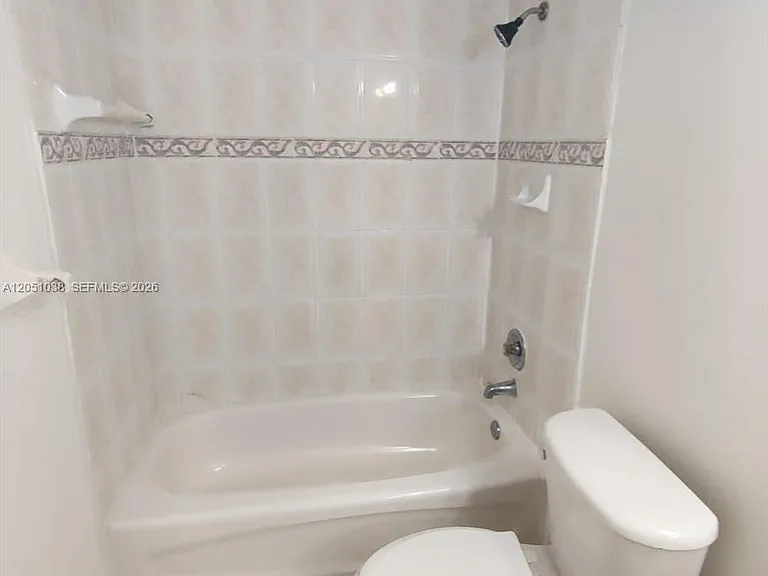 666 W 81st St #414 — Photo 11