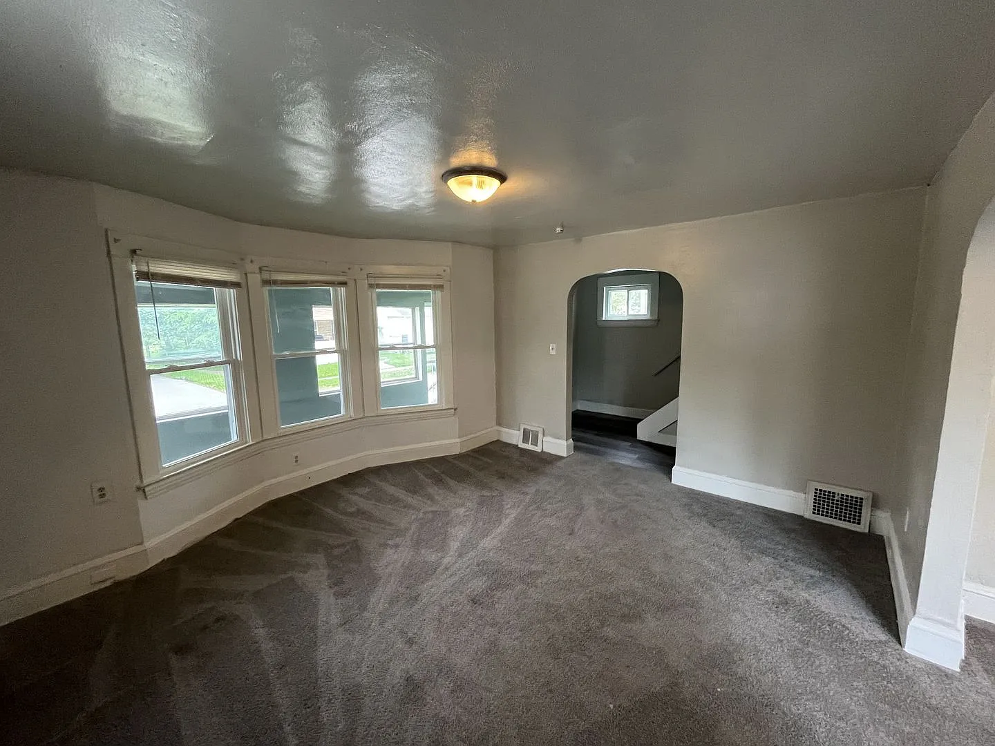 Four Bedroom One Bathroom Single Family Home For Rent. Move In Special - Half Off First Months Rent — Photo 4