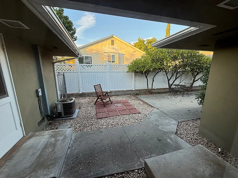 150 Acacia Ave — Photo 18