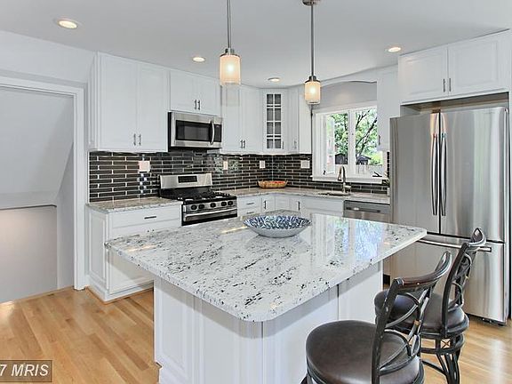 5th image of 8414 Crossley Pl