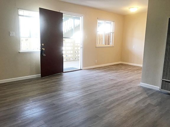 5th image of 936 Sharmon Palms Ln APT A