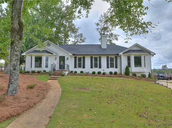 1902 Northgate Dr, Opelika, AL 36801