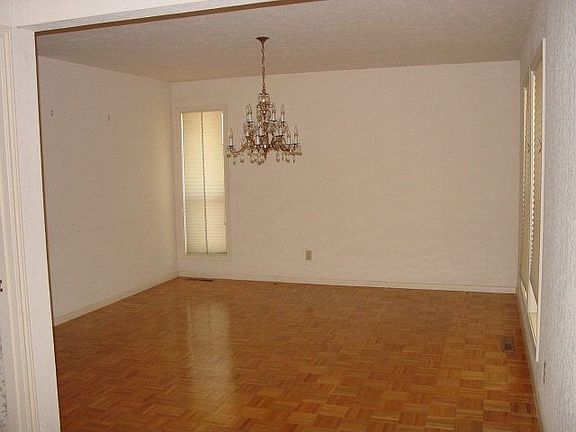 5th image of 2103 Westridge Cir