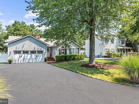 2nd image of 316 Larch Pl