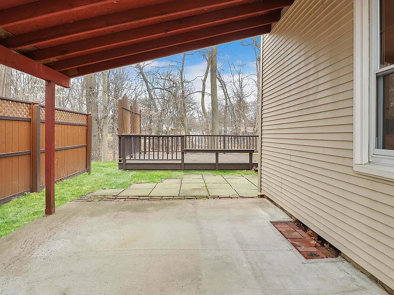 142 Elmwood Ave — Photo 31