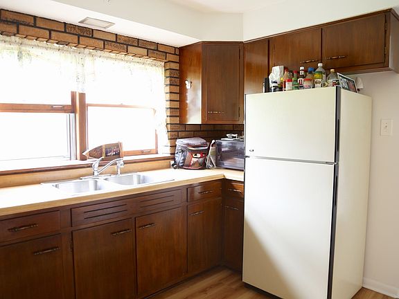 4th image of 344 N Smith St APT 1