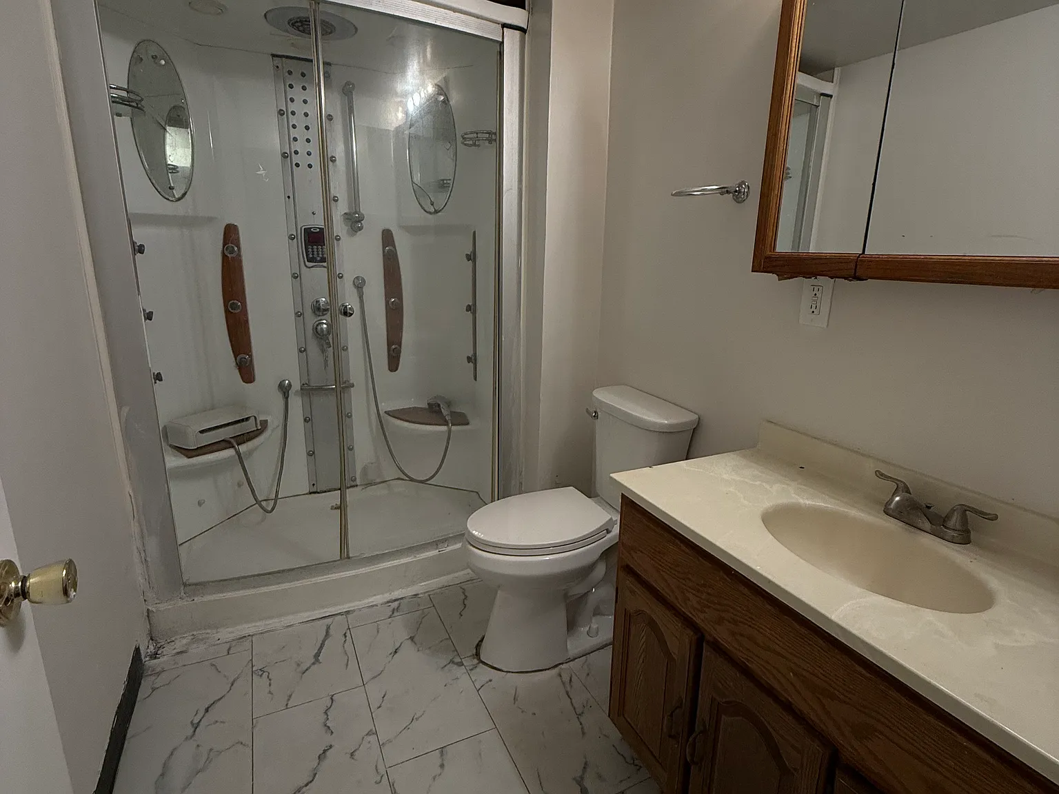 3 bed, 2425 sqft, $2,795 — Photo 3