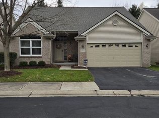 5571 Ashby Ct, Waterford, MI 48327