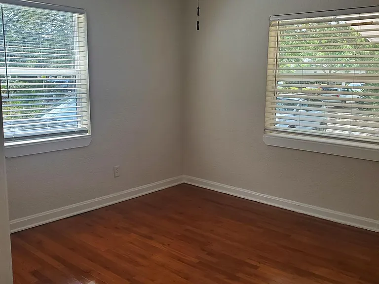 3911 W Morrison Ave — Photo 10
