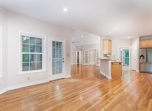 4th image of 311 Shadecrest Ln