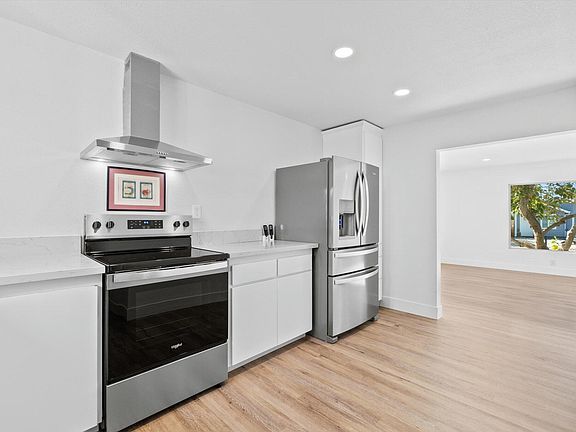 4th image of 1862 Eugenia Ave