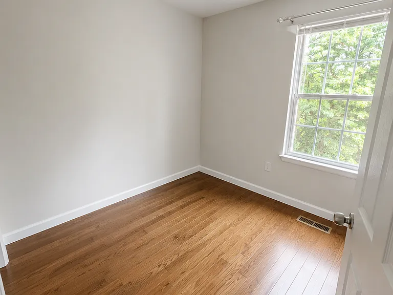8121 Crabapple Ln — Photo 11